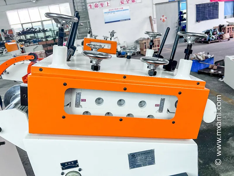 a kind of two-in-one straightening machine model GLF